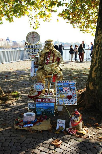Stefanie Tendler in Zuerich beim einkaufen