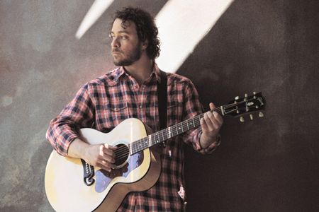 Amos Lee ist ein Singer-Songwriter