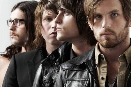 Kings Of Leon kuendigen neues Album an und veroeffentlichen die beiden ersten Singles