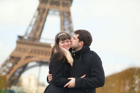 Paris Eiffelturm Paerchen