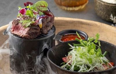 Das moderne thailändische Tapas-Konzept des Sa-Nga Restaurants im Centara Reserve Samui auf der Insel Koh Samui umfasst neue Interpretationen der klassischen Landesküche