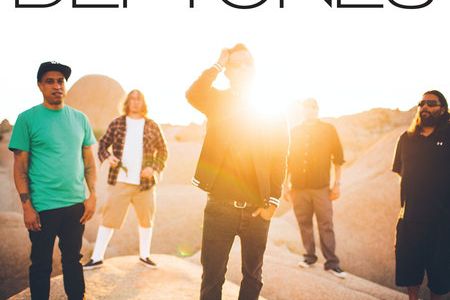 Das Comeback der Deftones im Jahr 2010 geriet zum globalen Siegeszug. Nach ihrer Auszeit, die durch einen tragischen Schicksalsschlag innerhalb der Band zu einer fast vierjährigen Pause führte, erwarteten die Fans sehnlich die Rückkehr eines des einflussreichsten und kreativsten Rock Acts der vergangenen zwei Jahrzehnte.