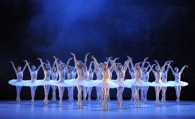 Theater Dortmund: Schwanensee - Neufassung 2012 von  Xin Peng Wang bis zum 15.2.2013