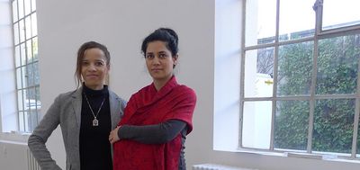 Michaela Boland trifft die iranische Kuenstlerin Pari Moradi