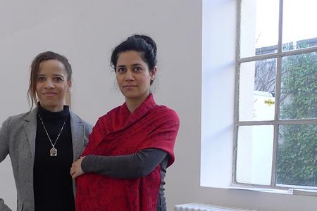 Michaela Boland trifft die iranische Kuenstlerin Pari Moradi