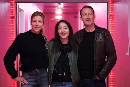 Die Schauspieler Wotan Wilke Moehring, Franziska Weisz und Regisseurin Mia Spengler