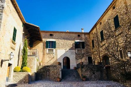 Das mallorquinische Landgut Comassema im Inselosten erkunden Gaeste des Vier-Sterne-Superior-Hotel Bonsol im Rahmen einer gefuehrten Tour
