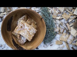 Kloatznkrapfen sind auf zahlreichen Hoefen der Suedtiroler Qualitaetsmarke Roter Hahn kulinarisches Pflichtprogramm zur Weihnachtszeit Kloatznkrapfen sind auf zahlreichen Hoefen der Suedtiroler Qualitaetsmarke Roter Hahn kulinarisches Pflichtprogramm zur Weihnachtszeit