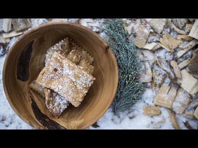 Kloatznkrapfen sind auf zahlreichen Hoefen der Suedtiroler Qualitaetsmarke Roter Hahn kulinarisches Pflichtprogramm zur Weihnachtszeit