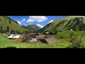 360-Grad-Panoramablick auf den Naturpark Tiroler Lech Bei einem Kurzurlaub im Almdorf Fallerschein spielt die Landschaft die Hauptrolle