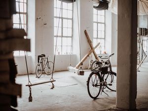 In Füssens ehemaliger Hanffabrik aus der Mitte des 19. Jahrhunderts erweckt der Allgäuer Designer Florian Hipp alte Fahrräder zu neuem Leben In Füssens ehemaliger Hanffabrik aus der Mitte des 19. Jahrhunderts erweckt der Allgäuer Designer Florian Hipp alte Fahrräder zu neuem Leben