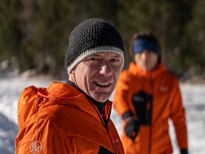 Im Rahmen des Events MonsLive erlaufen sich Sternekoch Chris Oberhammer (vorn) und Ex-Marathonläufer Gianni Poli kulinarische Erlebnisse in ganz Südtirol bei den bäuerlichen Direktvermarktern der Marke „Roter Hahn“ Im Rahmen des Events MonsLive erlaufen sich Sternekoch Chris Oberhammer (vorn) und Ex-Marathonläufer Gianni Poli kulinarische Erlebnisse in ganz Südtirol bei den bäuerlichen Direktvermarktern der Marke „Roter Hahn“