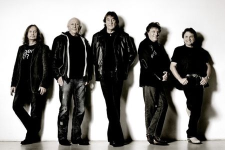 Konzert Rock: Die Rockband Puhdys kommt am 16. Dezember "auf leisen Sohlen" mit akustischer Gitarre und Percussion in das Staatstheater Darmstadt