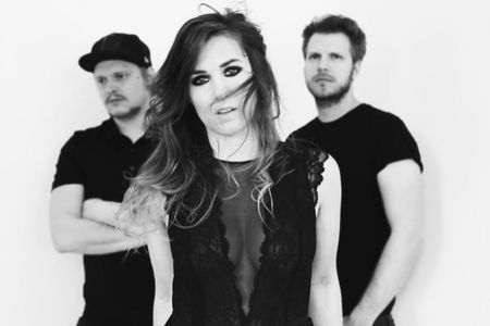 Band Cloey veroeffentlicht Debuetalbum