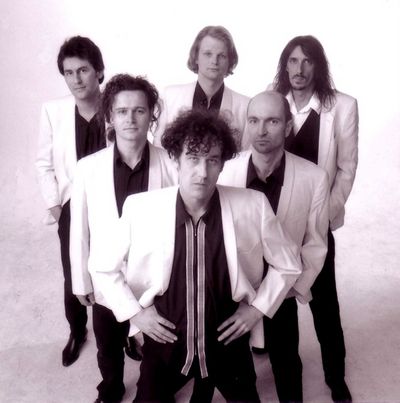 Eine Hommage an Paul McCartney - Lesung und Konzert mit Volker Rebell & The Lonely Hearts Club Band am 9. März