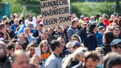 Zehntausende demonstrierten am Wochenende in Stuttgart, Berlin, München und Frankfurt am Main gegen die Corona-Massnahmen
