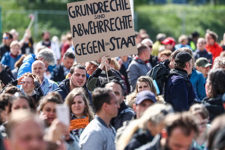 Zehntausende demonstrierten am Wochenende in Stuttgart, Berlin, München und Frankfurt am Main gegen die Corona-Massnahmen