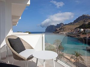 Ob beim Sonnenbaden oder Sundowner – alle Gäste des frisch renovierten Grupotel Molins auf Mallorca haben Meerblick über die Cala Molins Ob beim Sonnenbaden oder Sundowner – alle Gäste des frisch renovierten Grupotel Molins auf Mallorca haben Meerblick über die Cala Molins