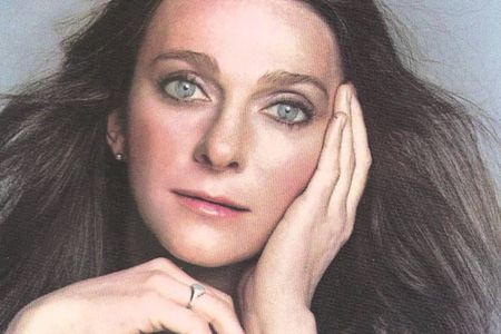 JUDY COLLINS begann ihre beeindruckende Musikkarriere im Alter von 13 Jahren als Klavier-Wunderkind