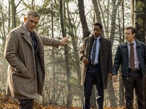 Daniel Craig, Lakeith Stanfield und Noah Segan in, MORD IST FAMILIENSACHE