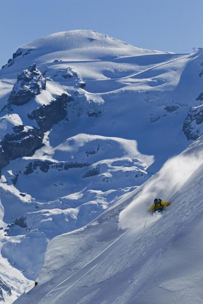 Engelberg ist für seine Schneesicherheit, eine lange Wintersaison und das abwechslungsreiche Ski- und Freeride-Gebiet bekannt.