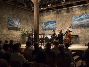 Foto der camerata freden aus der Hauptspielstätte, der Fredener Zehntscheune Foto der camerata freden aus der Hauptspielstätte, der Fredener Zehntscheune