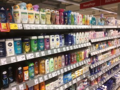 Die Konzerne beliefern die Beduerfnisdeckungs Gesellschaft