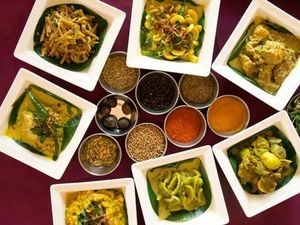 Wuerzige asiatische Gemuese und Fisch Currys sind wesentlicher Bestandteil der ayurvedischen Kueche in den Barberyn Resorts auf Sri Lanka Wuerzige asiatische Gemuese und Fisch Currys sind wesentlicher Bestandteil der ayurvedischen Kueche in den Barberyn Resorts auf Sri Lanka