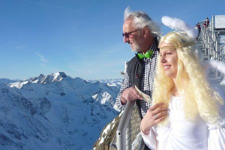 Himmlisch: Von der Aussichtsplattform eröffnet sich ein fantastischer Blick auf die umliegende Bergwelt