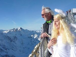 Himmlisch: Von der Aussichtsplattform eröffnet sich ein fantastischer Blick auf die umliegende Bergwelt Himmlisch: Von der Aussichtsplattform eröffnet sich ein fantastischer Blick auf die umliegende Bergwelt