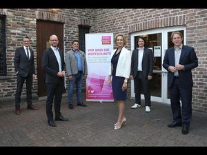Sven Wolf, Ralph Bombis, David Zuelow, Eva Maria Blank, Matthi Bolte-Richter und Jochen Klenner Sven Wolf, Ralph Bombis, David Zuelow, Eva Maria Blank, Matthi Bolte-Richter und Jochen Klenner