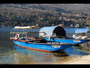 Die Fischer am Lago Maggiore werfen immer noch ihre Netze aus Die Fischer am Lago Maggiore werfen immer noch ihre Netze aus