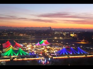 Das Tollwood Winterfestival mit dem schoensten Weihnachtsmarkt von Muenchen Das Tollwood Winterfestival mit dem schoensten Weihnachtsmarkt von Muenchen
