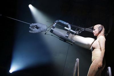Adriana Bastidas Gamboa spielt in Faust - Fausta