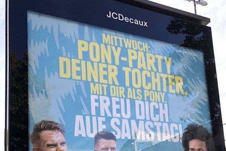 Die fragwürdige Kampagne startete am 2. August und wurde von Accenture Song entwickelt