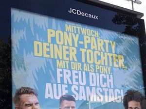 Die fragwürdige Kampagne startete am 2. August und wurde von Accenture Song entwickelt Die fragwürdige Kampagne startete am 2. August und wurde von Accenture Song entwickelt