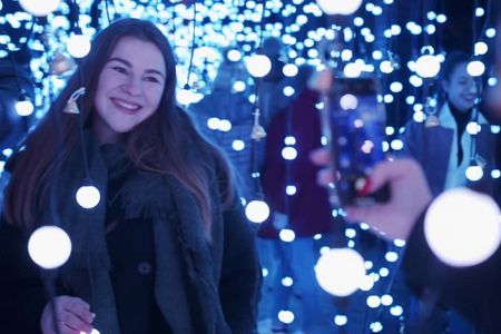Eine glitzernde Lichterwelt mit Millionen von Lichtpunkten erwarte die Besucher im Christmas Garden Koblenz