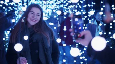 Eine glitzernde Lichterwelt mit Millionen von Lichtpunkten erwarte die Besucher im Christmas Garden Koblenz