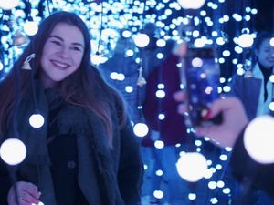 Eine glitzernde Lichterwelt mit Millionen von Lichtpunkten erwarte die Besucher im Christmas Garden Koblenz Eine glitzernde Lichterwelt mit Millionen von Lichtpunkten erwarte die Besucher im Christmas Garden Koblenz