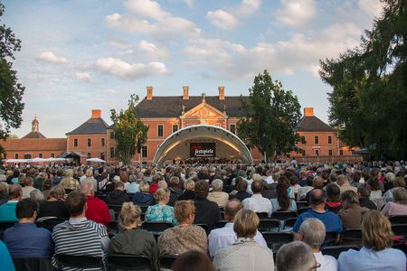 Zuschauer bei den Festspielen in Mecklenburg-Vorpommern