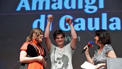 Viel Spaß am Bühnenprogramm von NDR Kultur hatten auch die Akteure - hier Teilnehmer des Jugendopernprojekts "Young Amadigi" im Gespräch mit Petra Rieß.