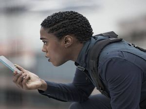 Die 00-Agentin Nomi sollte eigentlich das neue Nokia-Phone bewerben. Doch der Kampagnenstart liegt auf Eis