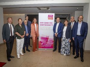 Michael Zimmer, Gil Bronner, Tayfun Belgin, Alexander Sies, Anna Deilmann, Daniel von Schacky, Martina Grünewald-Ernst, Lothar Grünewald, Stefan Kobel Michael Zimmer, Gil Bronner, Tayfun Belgin, Alexander Sies, Anna Deilmann, Daniel von Schacky, Martina Grünewald-Ernst, Lothar Grünewald, Stefan Kobel