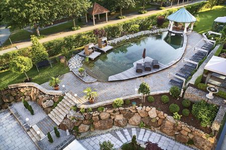 Schon das Klima im Naturpark Bayerischer Wald wirkt entgiftend. Der Feng-Shui-Garten des Vier-Sterne-Superior-Hotels Bodenmaiser Hof tut sein Übriges dazu