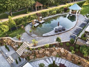Schon das Klima im Naturpark Bayerischer Wald wirkt entgiftend. Der Feng-Shui-Garten des Vier-Sterne-Superior-Hotels Bodenmaiser Hof tut sein Übriges dazu Schon das Klima im Naturpark Bayerischer Wald wirkt entgiftend. Der Feng-Shui-Garten des Vier-Sterne-Superior-Hotels Bodenmaiser Hof tut sein Übriges dazu