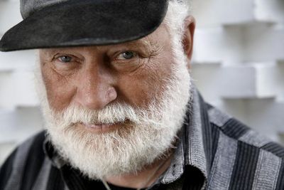 Wolfgang Schlueter ist ein Urgestein der deutschen Jazzgeschichte, ein internationaler Star. Die Musiker seines Quartetts könnten seine Enkel sein, haben es aber faustdick hinter den Ohren: Diese Vier schlagen Funken. Im Mai 2013 wird Wolfgang Schlüter mit einem Jazz Echo ausgezeichnet.