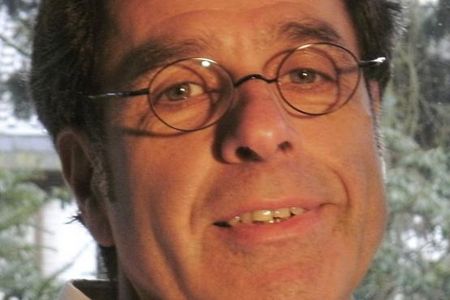 Hans Günther Meurer erhält den "Columbus Radiopreis 2012 in Bronze" für sein Feature über Prag Foto: hr/Privatfoto