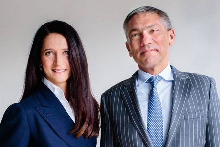 Eine Frau an der Spitze Andrew Robertson begruesst Marianne Heiss im neuen Amt als CEO von BBDO