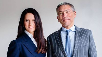 Eine Frau an der Spitze Andrew Robertson begruesst Marianne Heiss im neuen Amt als CEO von BBDO