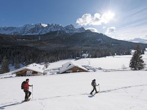Lage, Lage, Lage – dieses Immobilien-Credo gilt auch auf den Südtiroler Bergbauernhöfen der Marke Roter Hahn Lage, Lage, Lage – dieses Immobilien-Credo gilt auch auf den Südtiroler Bergbauernhöfen der Marke Roter Hahn